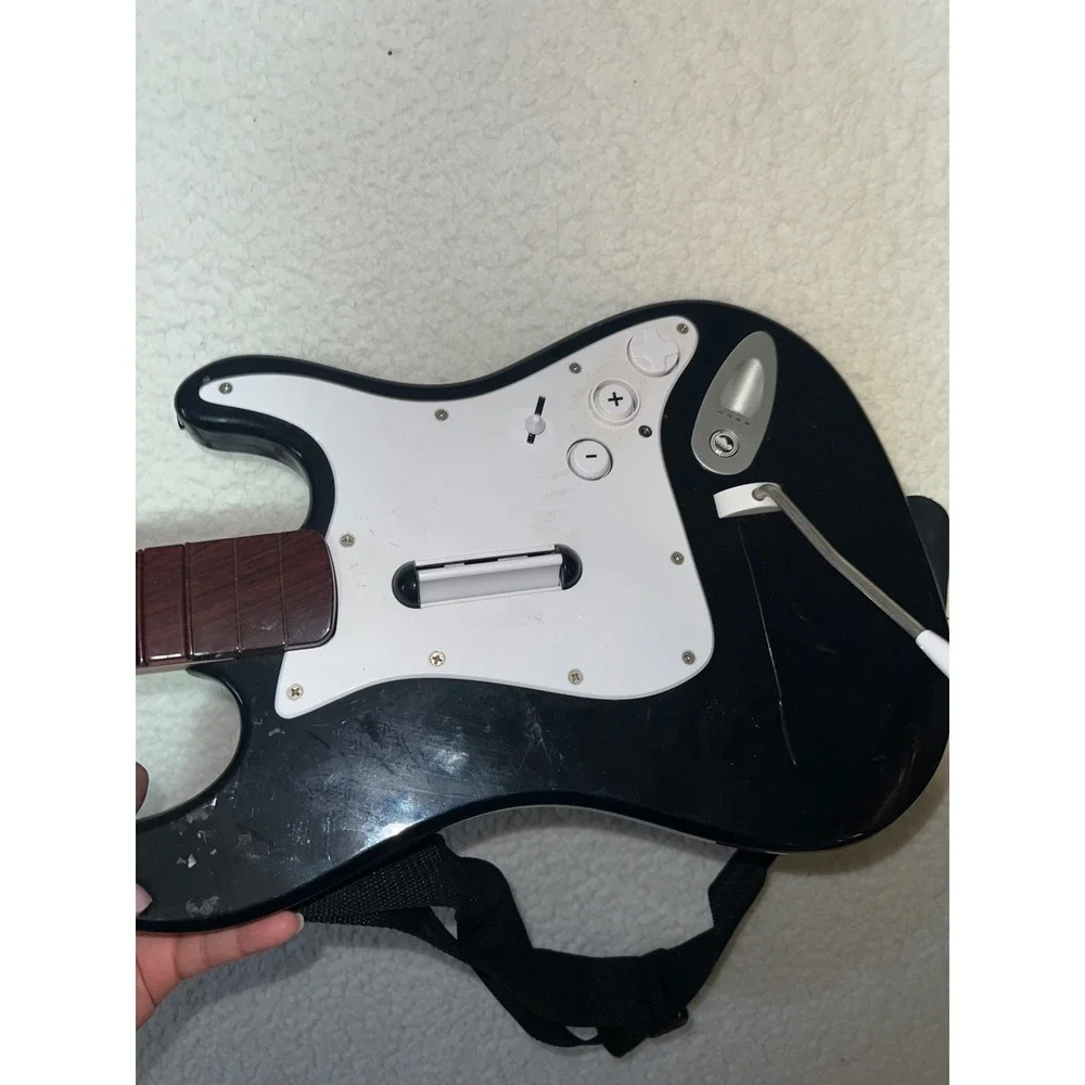 Rock Band Fender Stratocaster Wireless Guitar‎ Wii Black White NWGTS2 Harmonix